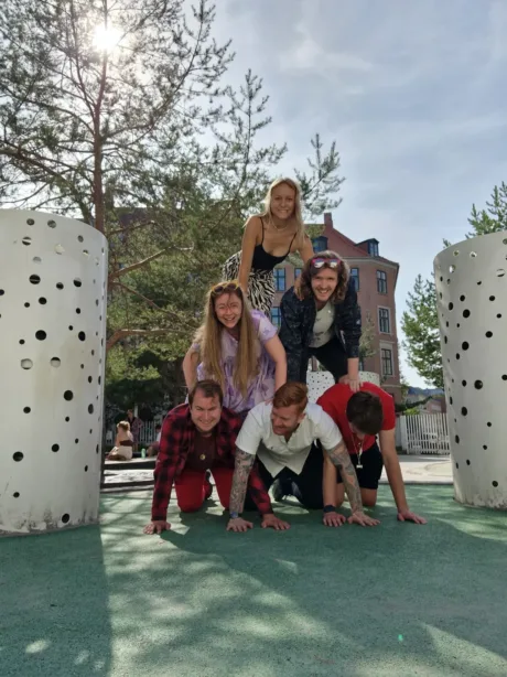 Social Shuffle party game tower challenge
